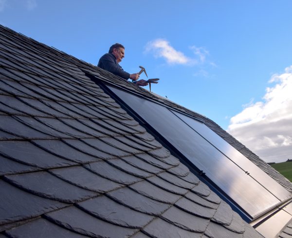 Welche Baustoffe bei einer Asbestsanierung am Dach? - Rathscheck Schiefer